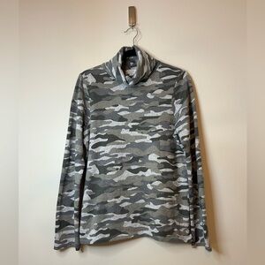 Mudpie Women’s Gray Camo Turtleneck Sweater Size L